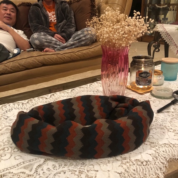 🏷️CHEVRON INFINITY SCARF - Picture 2 of 6